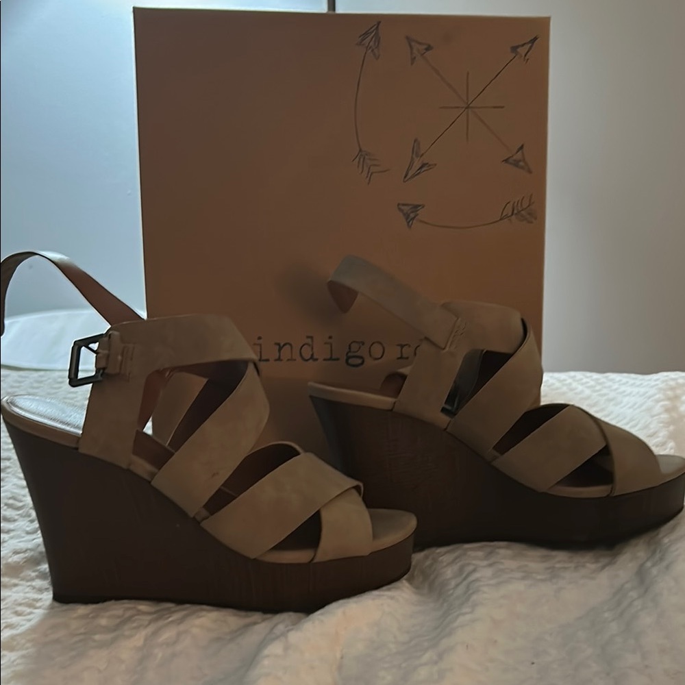 Indigo Tan Heeled Sandals with Strappy Design